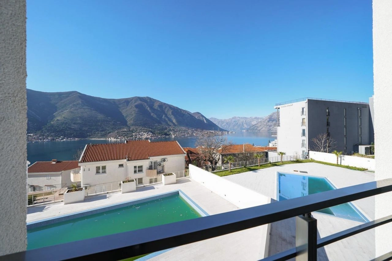 Wohnung 2+1 mit Aussichtsterrasse in Kotor, Montenegro