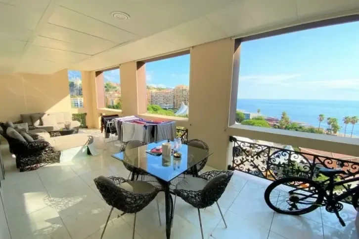 Apartamento 2+1 después de la renovación en Mónaco