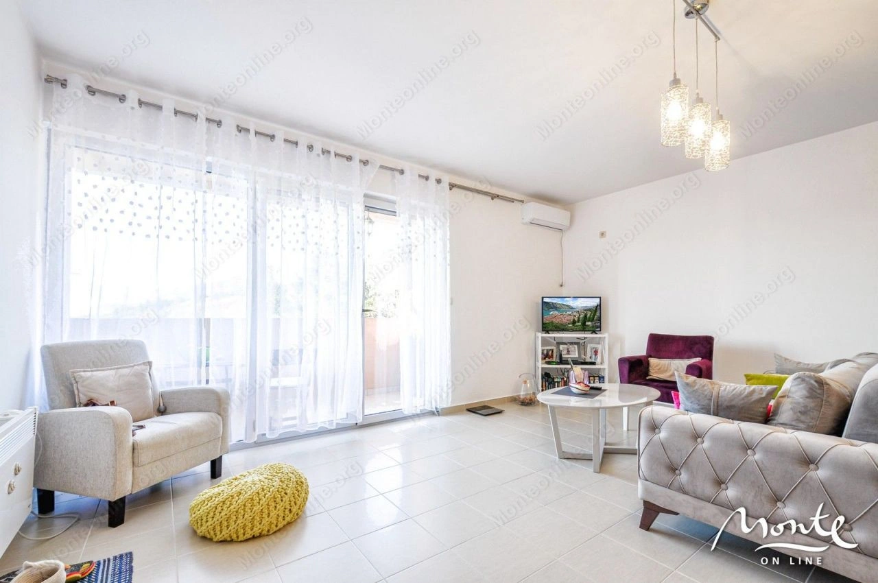 Apartment 1+1 with sea view in Tivat