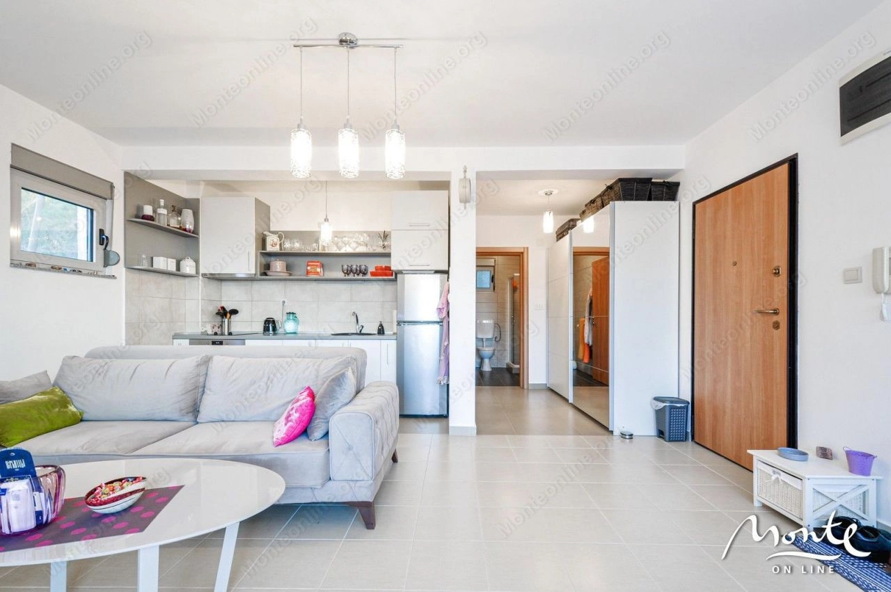 Apartment 1+1 with sea view in Tivat