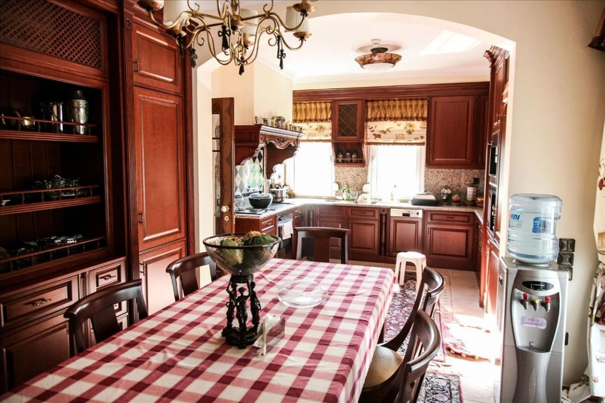 Villa de 3 pisos 4+1 en Salónica