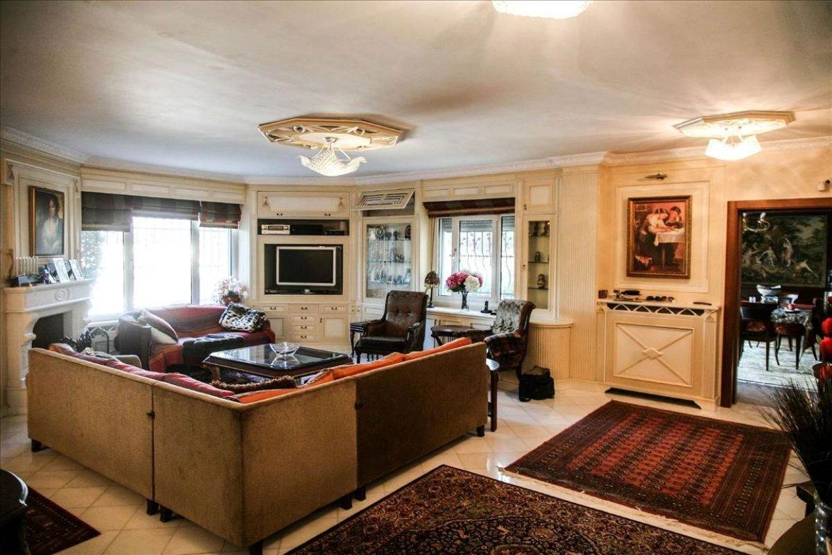 Villa de 3 pisos 4+1 en Salónica