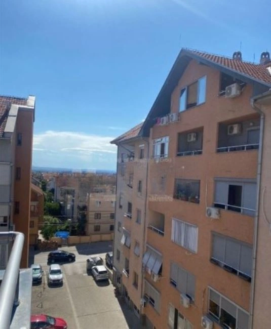 Apartamento espacioso 1+1 en la parte central de Niš, Serbia