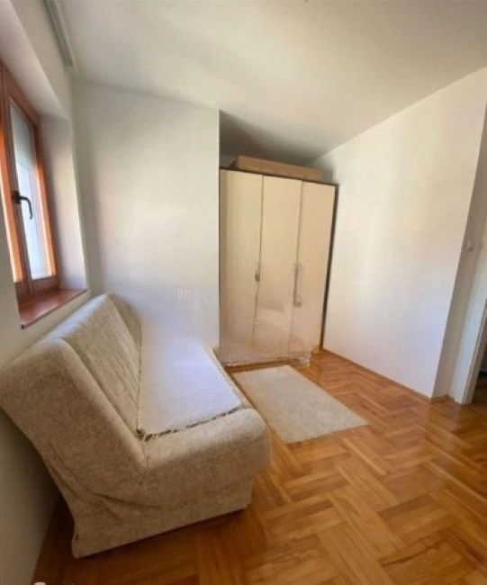Apartamento espacioso 1+1 en la parte central de Niš, Serbia