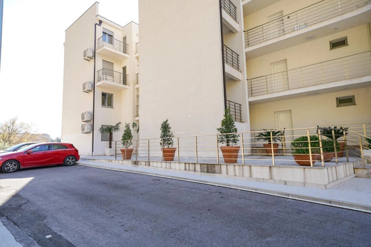 Wohnung 2+1 mit Aussichtsterrasse in Kotor, Montenegro