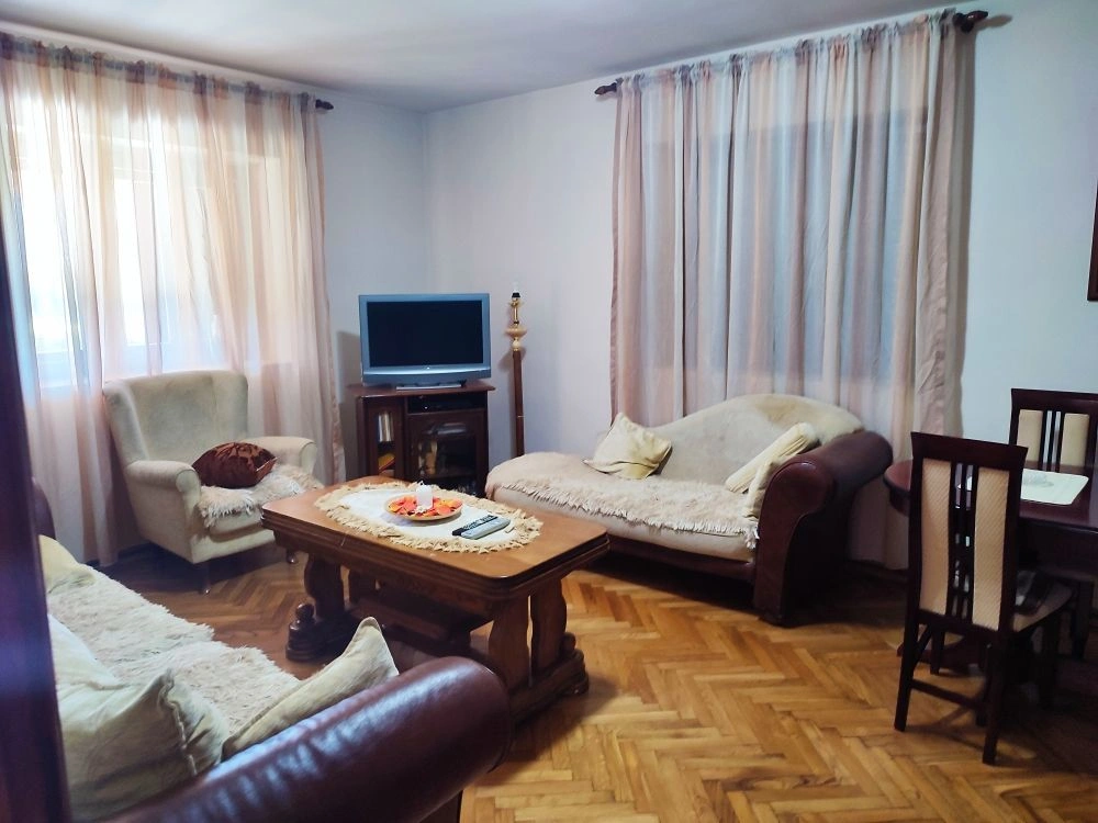 Luftiges Haus 4+1 in Niksic, Montenegro