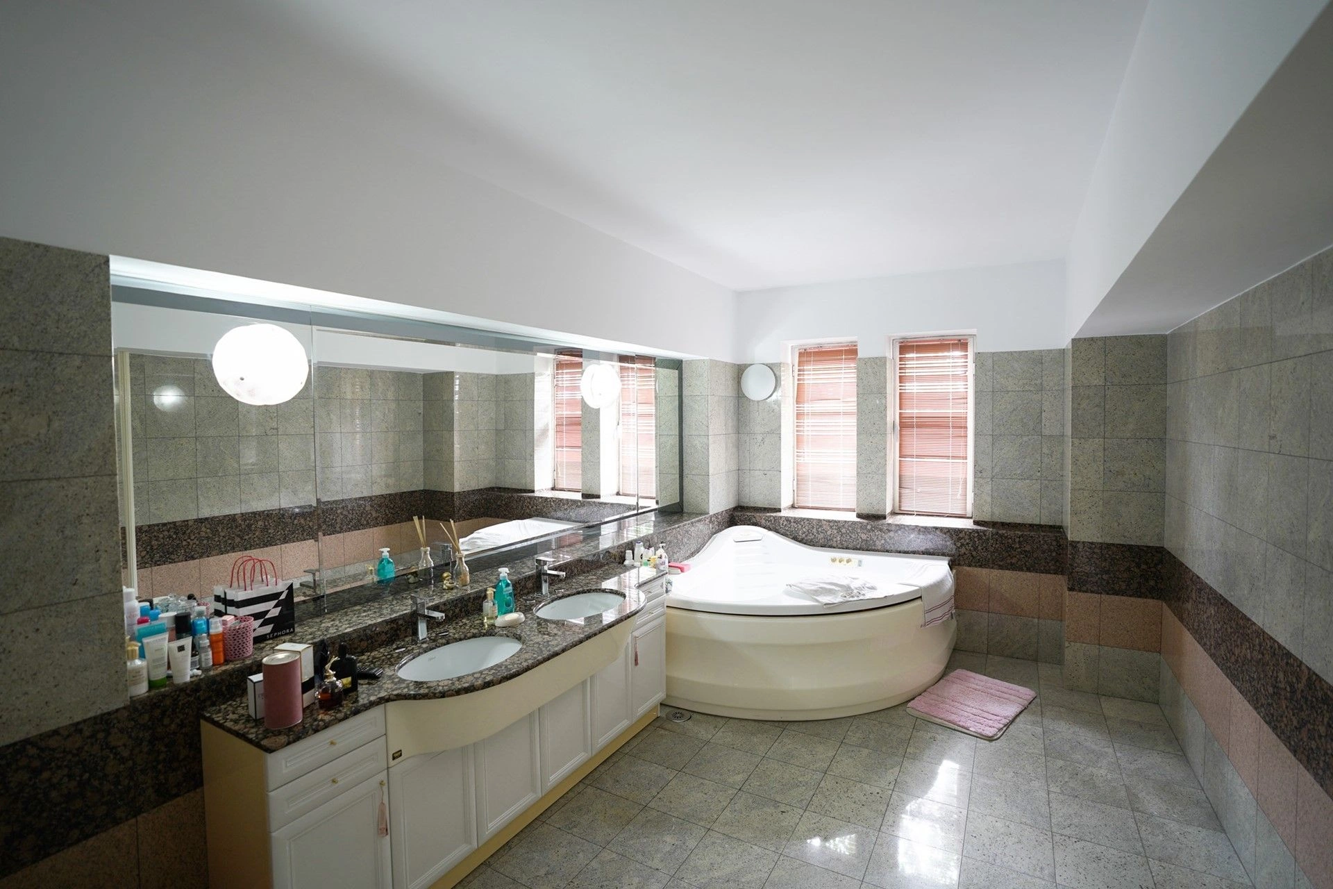 Beautiful 4+1 house in the center of Constanta