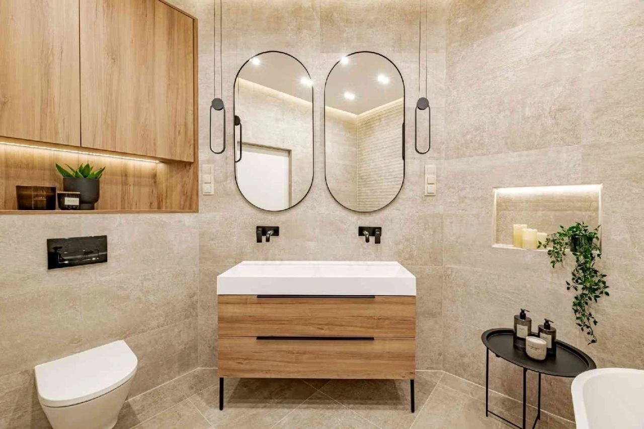 Apartment 104 m2 in historic building of Budapest, Hungary