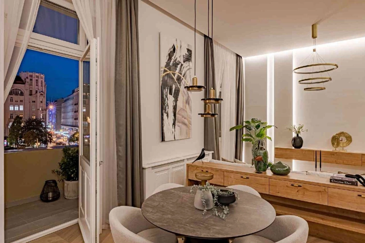 Apartment 104 m2 in historic building of Budapest, Hungary