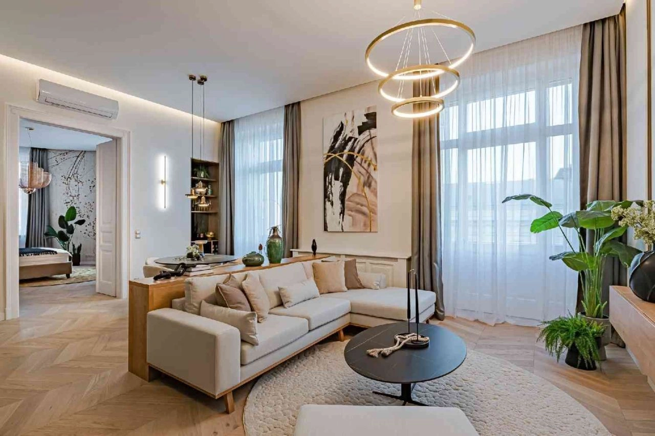 Apartment 104 m2 in historic building of Budapest, Hungary