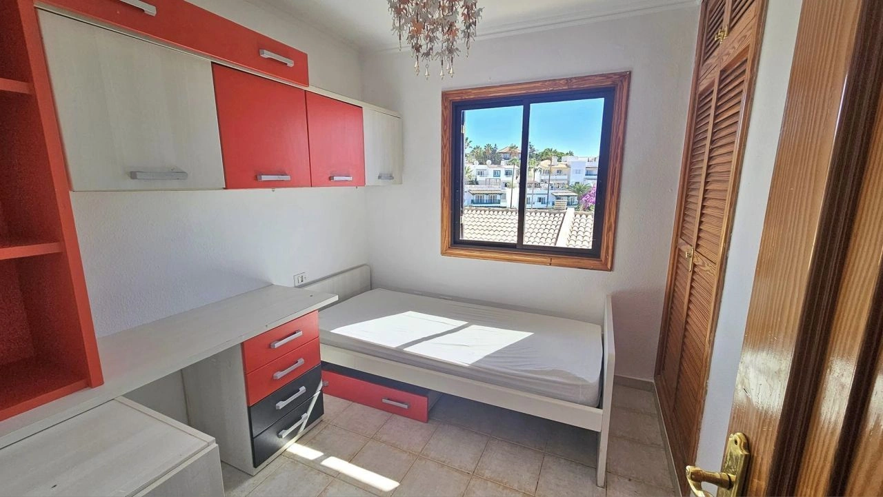 Spacious 3+1 townhouse with mountain views in Tenerife