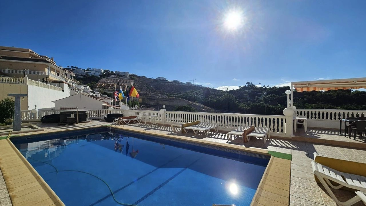 Spacious 2+1 apartment by the sea in Tenerife