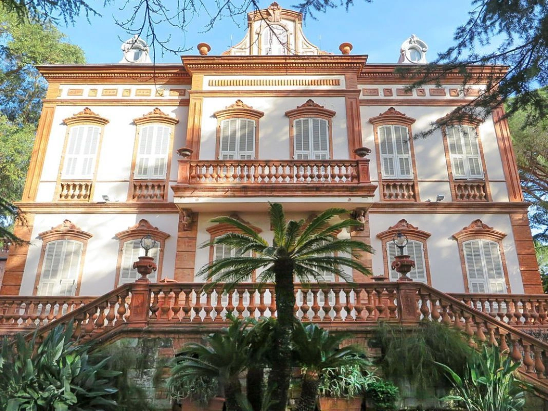 Historic villa 9+1 in Arma di Taggia, Italy