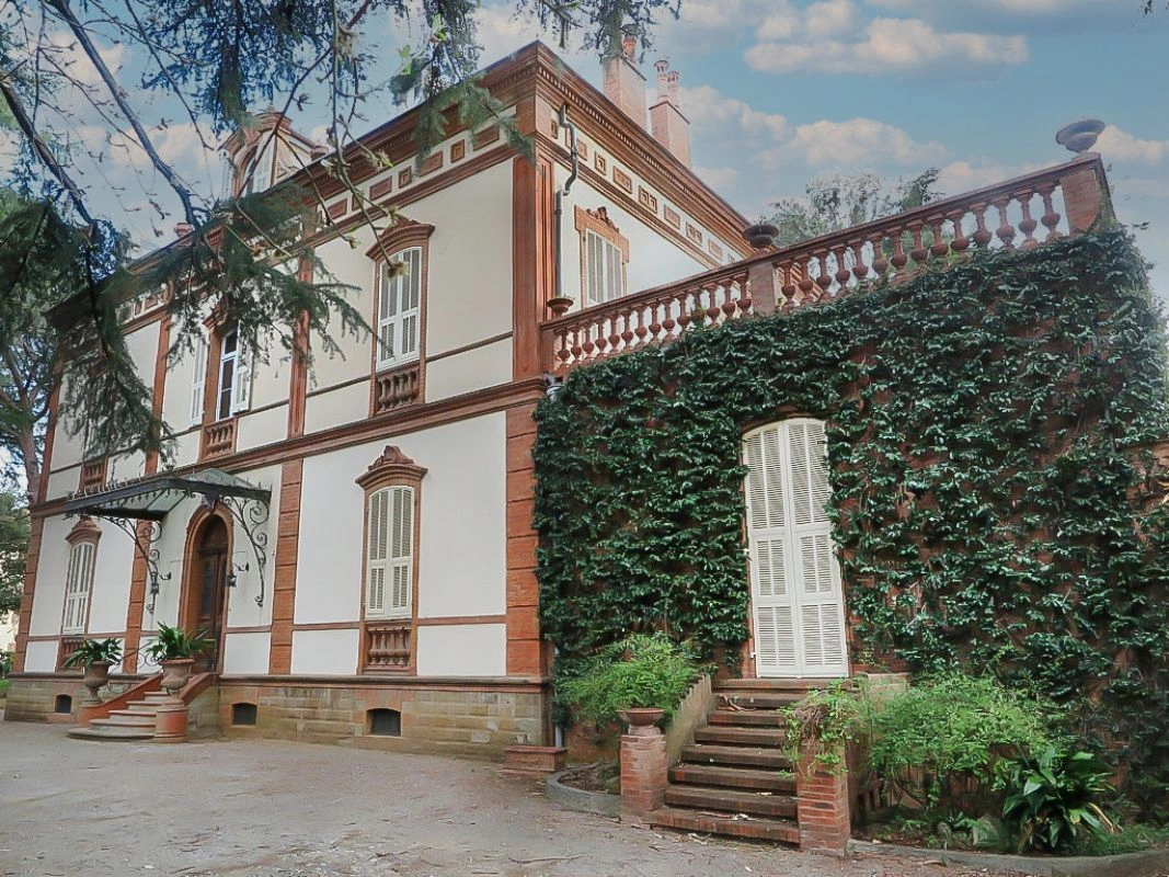 Historic villa 9+1 in Arma di Taggia, Italy