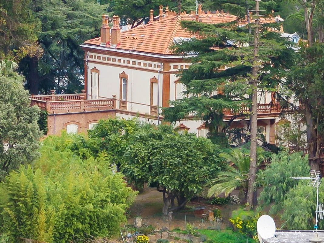 Historic villa 9+1 in Arma di Taggia, Italy