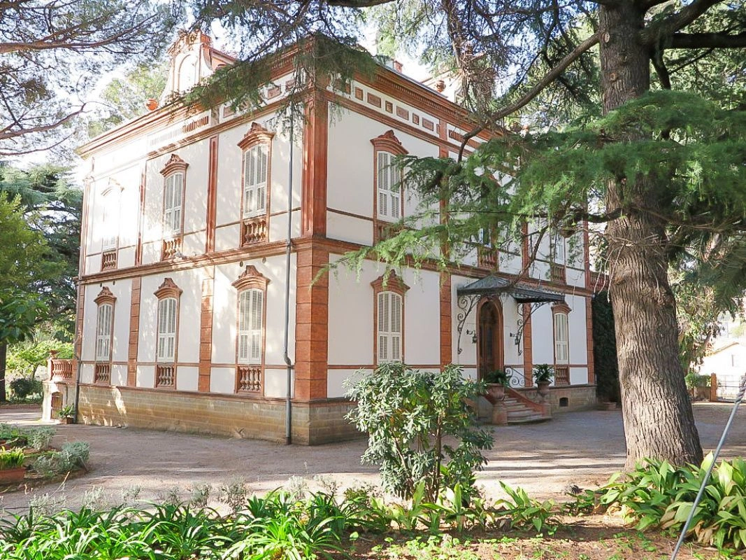 Historic villa 9+1 in Arma di Taggia, Italy