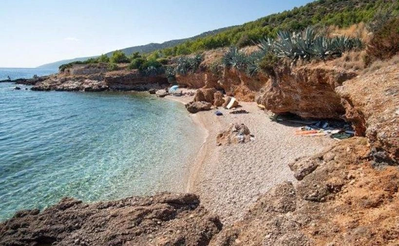 Urbanes Grundstück mit Panoramablick aufs Meer auf der Insel Hvar, Kroatien