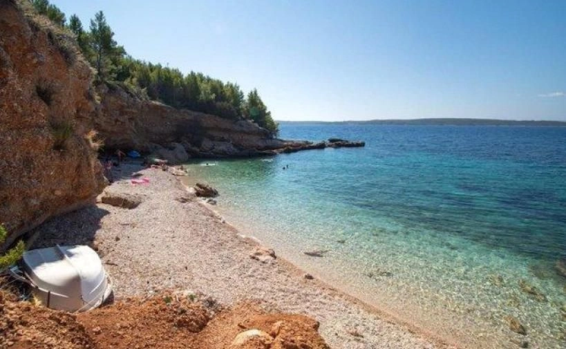 Urbanes Grundstück mit Panoramablick aufs Meer auf der Insel Hvar, Kroatien