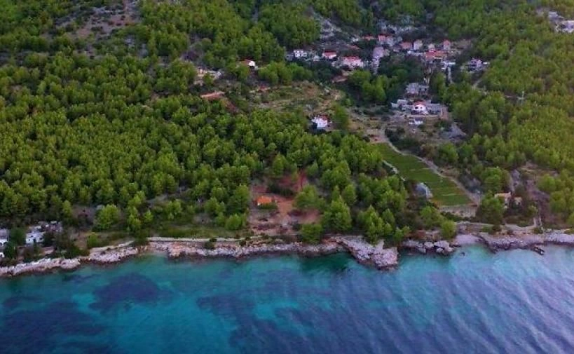 Urbanes Grundstück mit Panoramablick aufs Meer auf der Insel Hvar, Kroatien