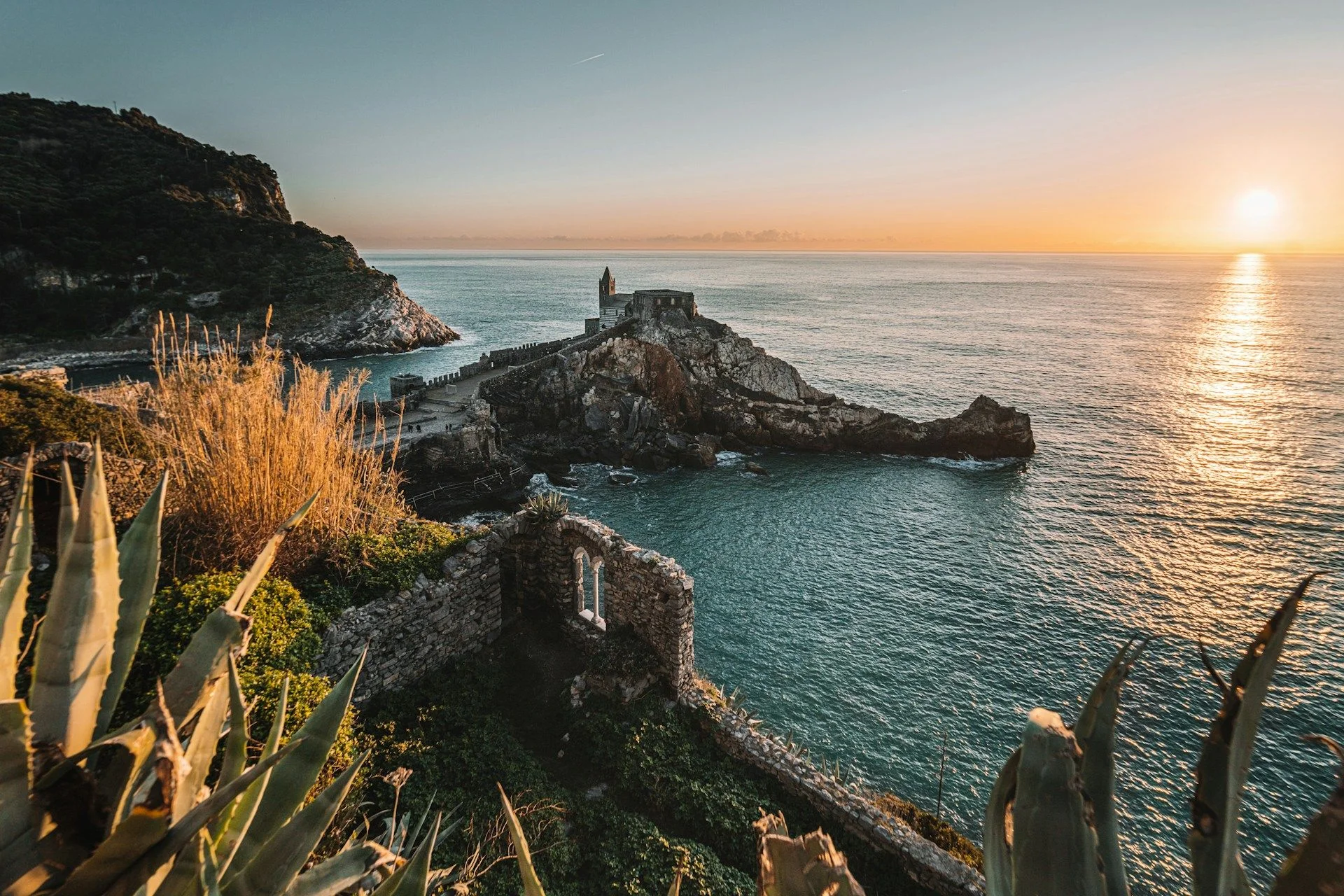 Secondary Real Estate in Liguria – Curated Property Listings | VelesClub Int.