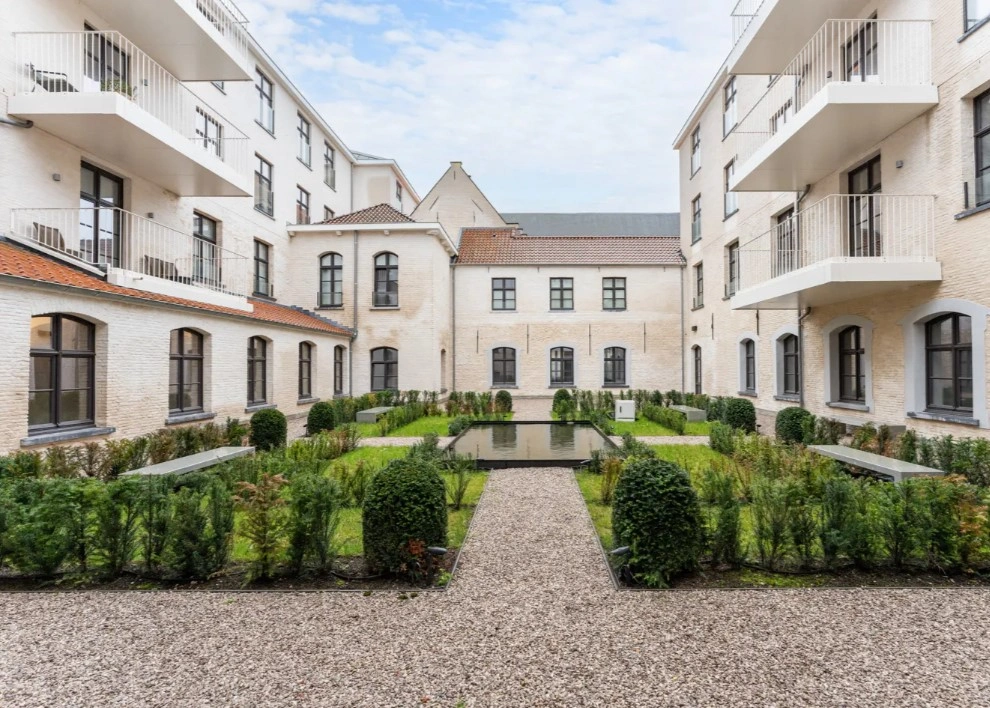 Apartamento 2+1 ensolarado em Bruges, Bélgica