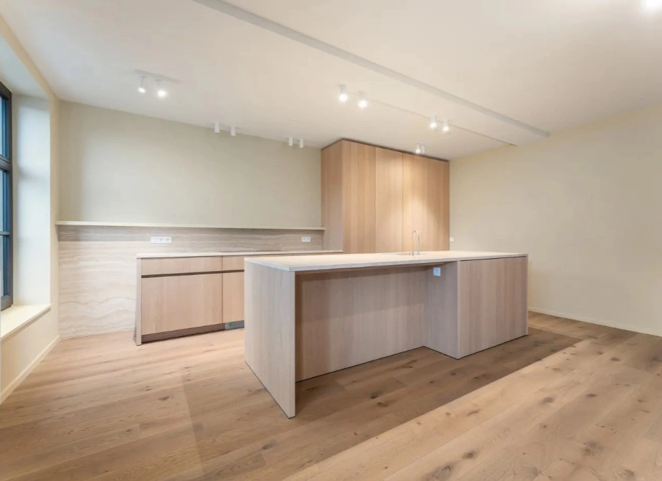 Apartamento 2+1 ensolarado em Bruges, Bélgica
