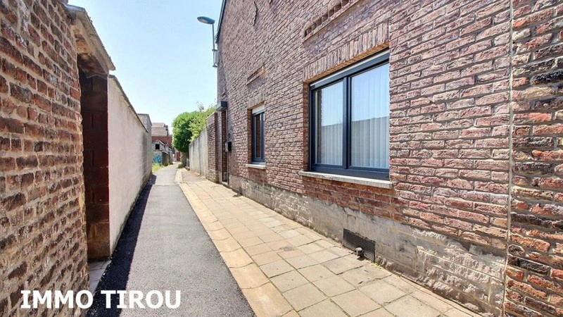 Casa renovada 3+1 em Charleroi, Bélgica