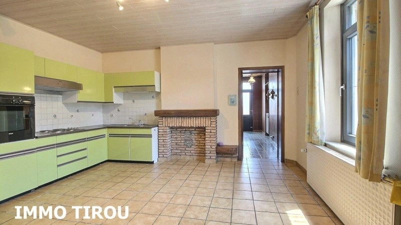 Casa renovada 3+1 em Charleroi, Bélgica