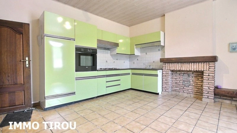 Casa renovada 3+1 em Charleroi, Bélgica