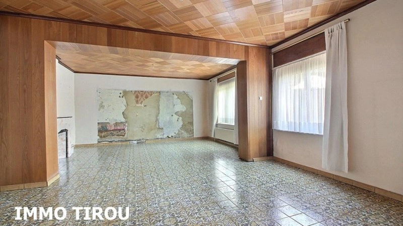 Casa renovada 3+1 em Charleroi, Bélgica