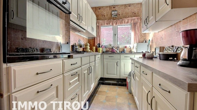 Family-friendly villa 3+1 in Charleroi, Belgium