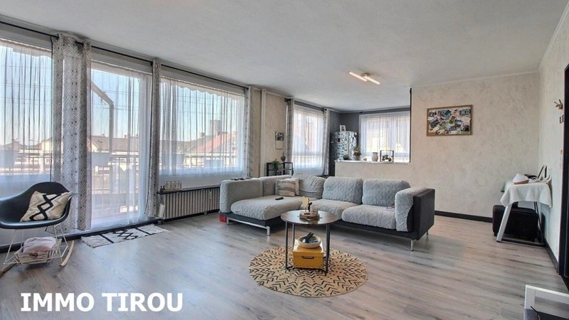 Apartamento arejado 3+1 em Charleroi, Bélgica