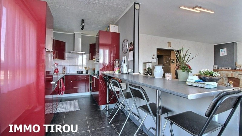 Apartamento arejado 3+1 em Charleroi, Bélgica