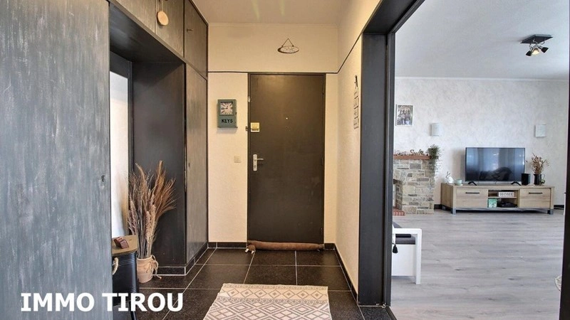 Apartamento arejado 3+1 em Charleroi, Bélgica
