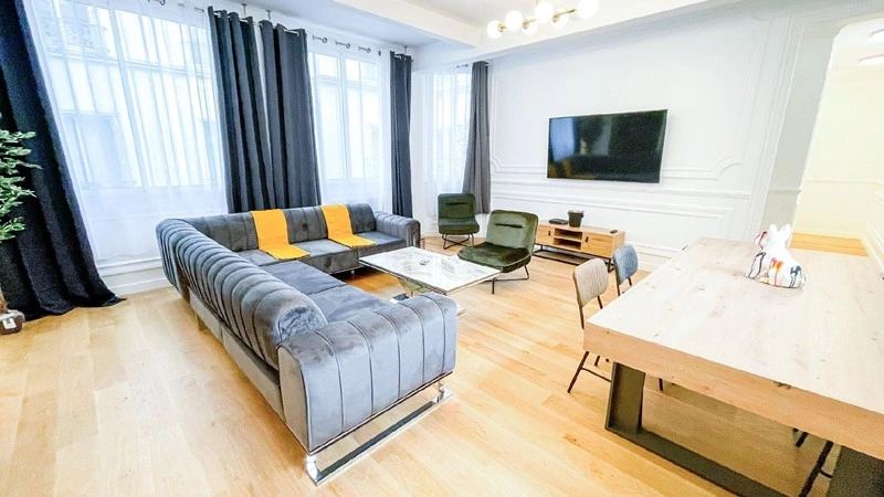 Serene apartment 1+1 in Paris, France
