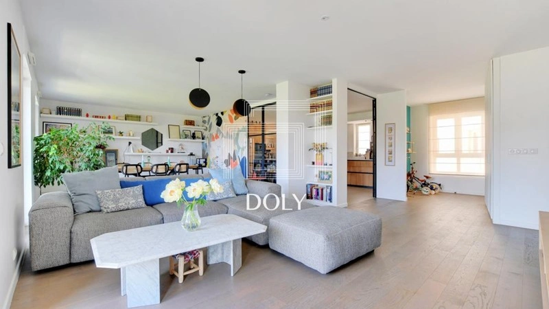 Comfortable apartment 4+1 in Paris, France