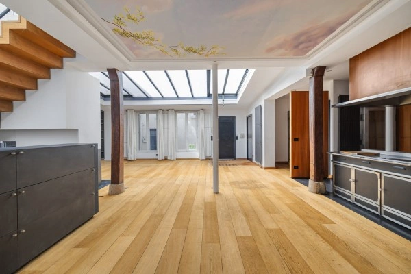 Cozy house 6+1 in Paris, France