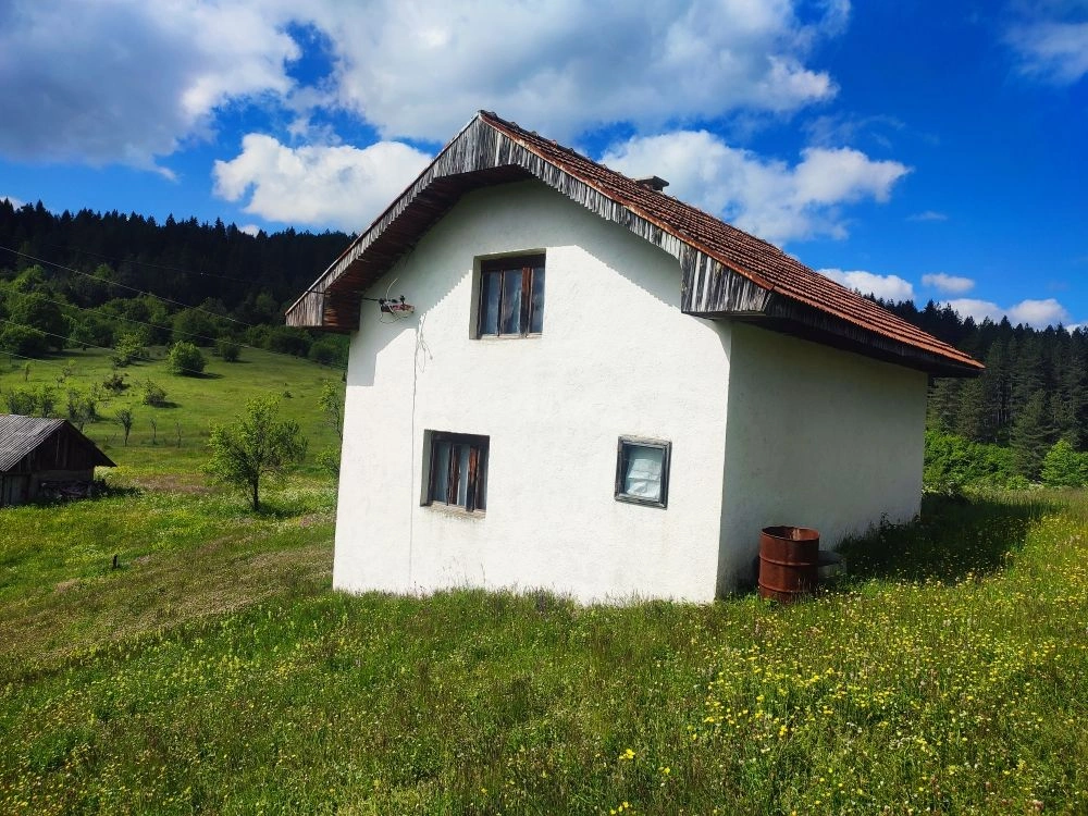 Family-friendly house 2+1 in Plevlja, Montenegro