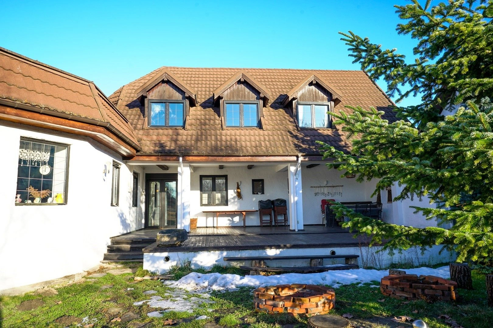 Comfortable villa 700 m2 in the suburbs of Brasov