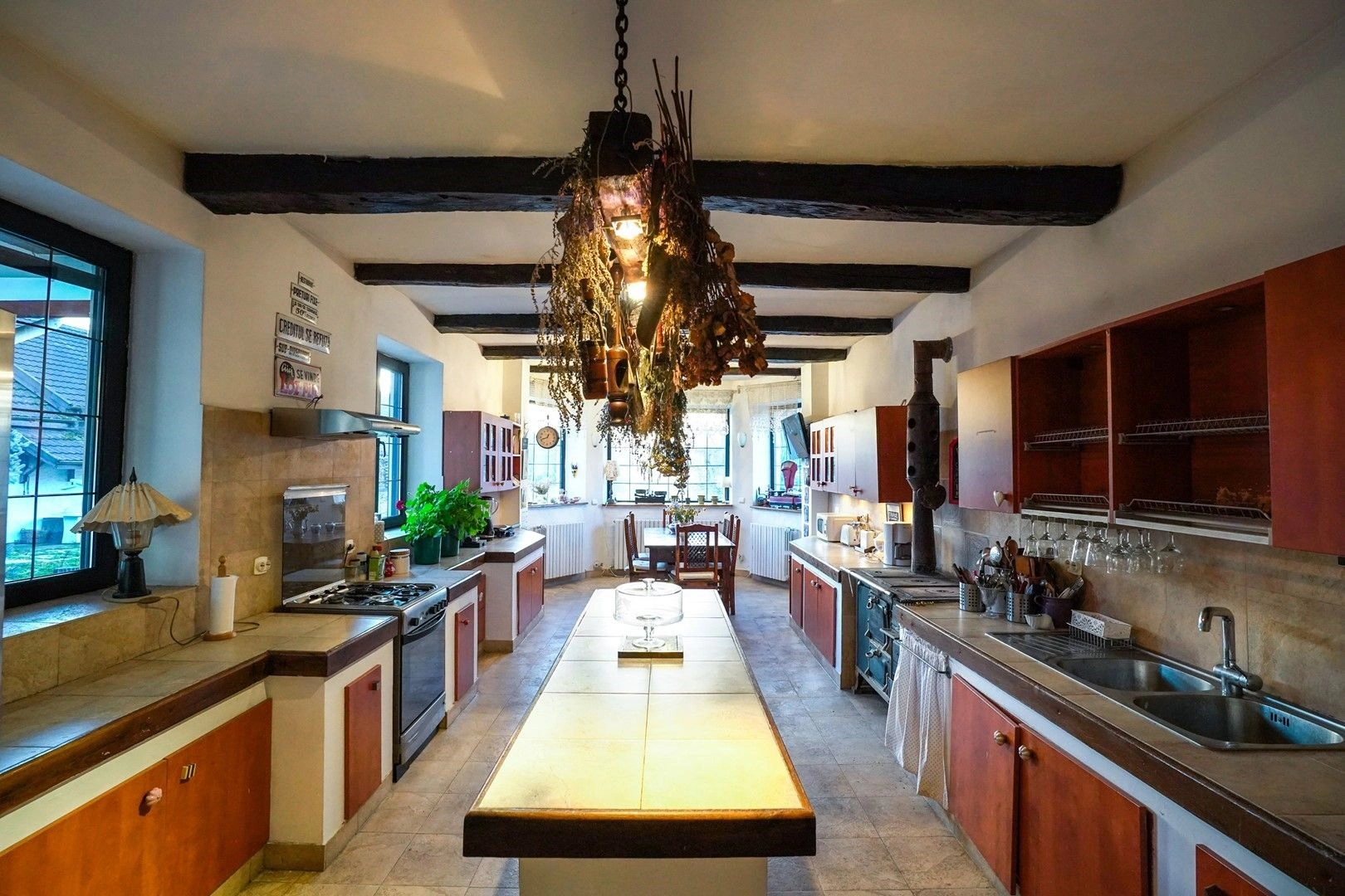 Comfortable villa 700 m2 in the suburbs of Brasov