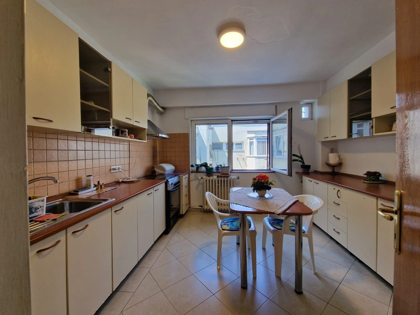 Elegant 130 m2 apartment in the center of Bucharest