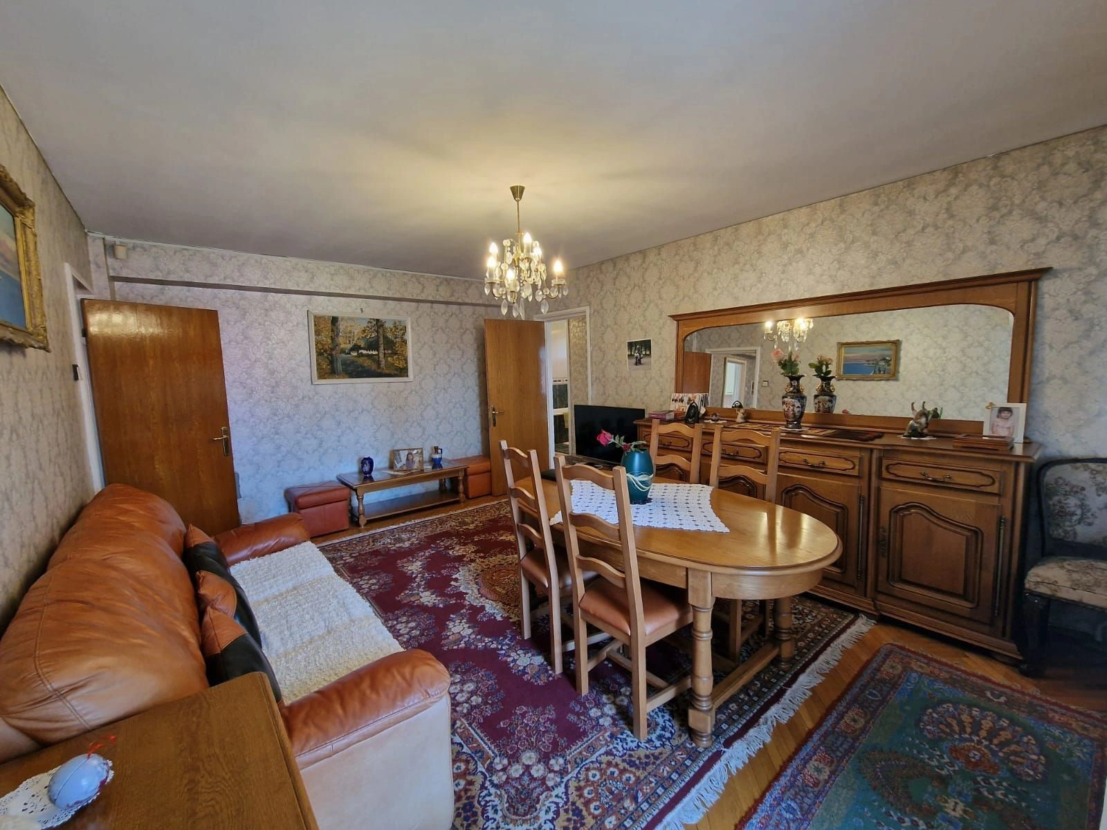 Elegant 130 m2 apartment in the center of Bucharest