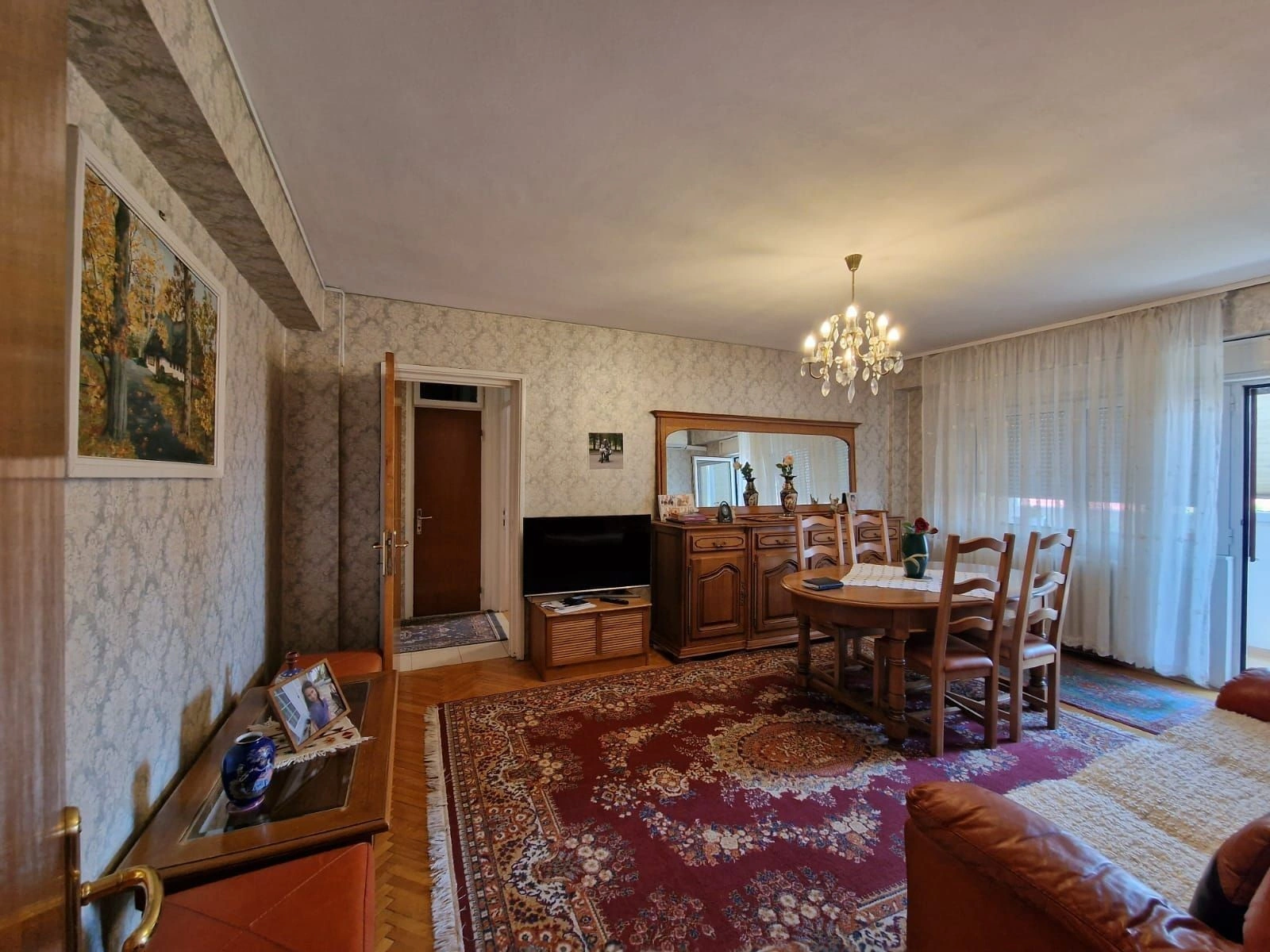 Elegant 130 m2 apartment in the center of Bucharest