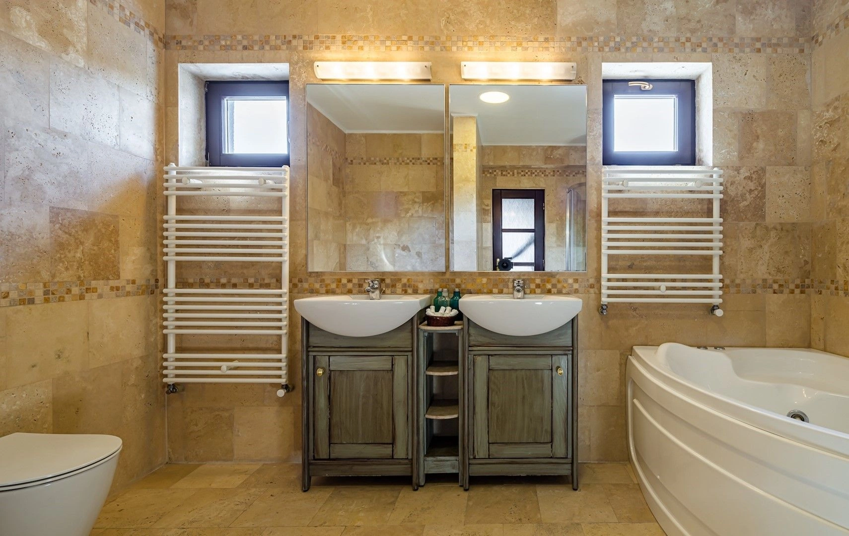 Luxury 4+1 villa near the beach in Constanta