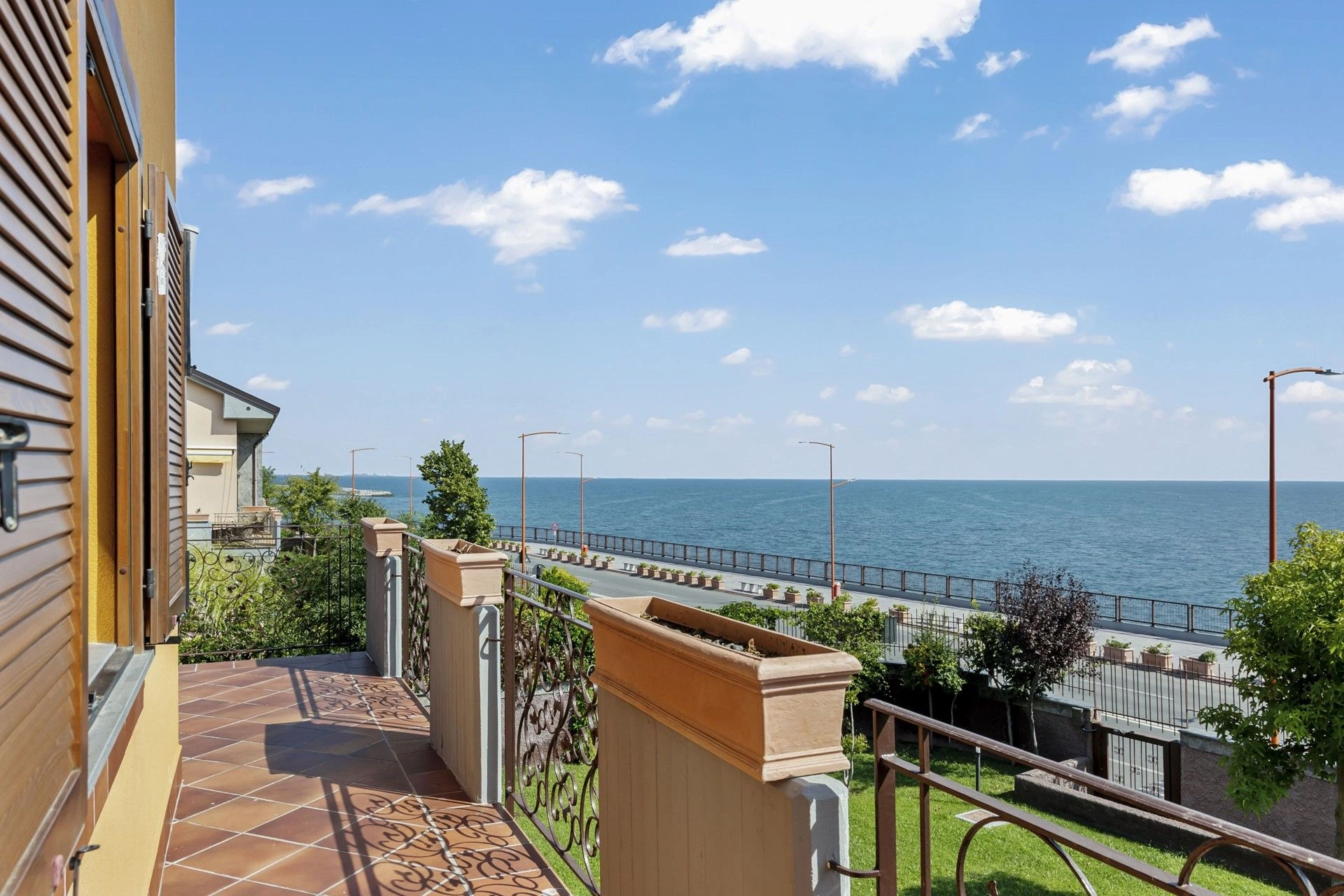 Comfortable villa 540 m2 on the Black Sea coast in Constanta