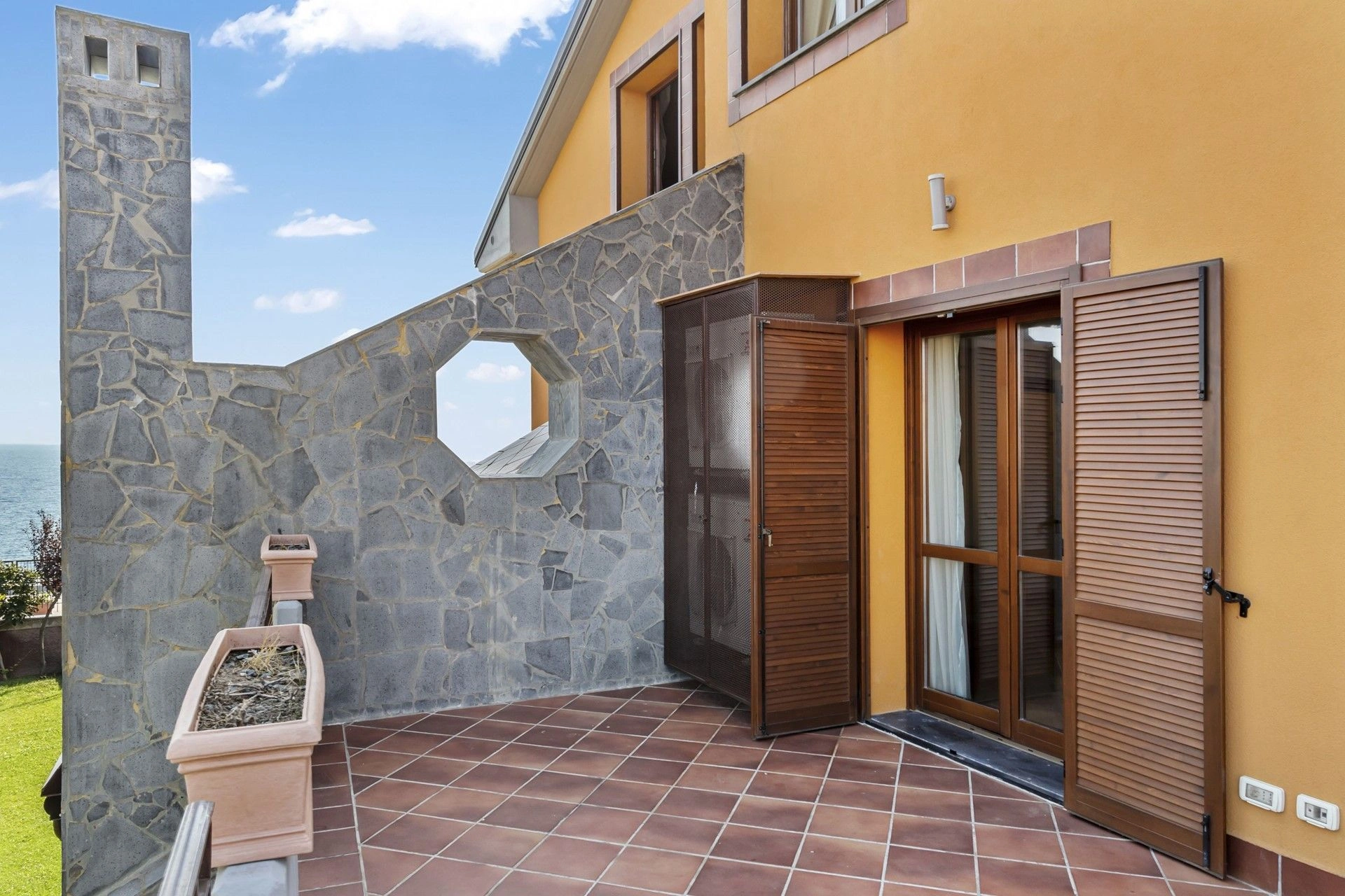 Comfortable villa 9+1 on the Black Sea coast in Constanta