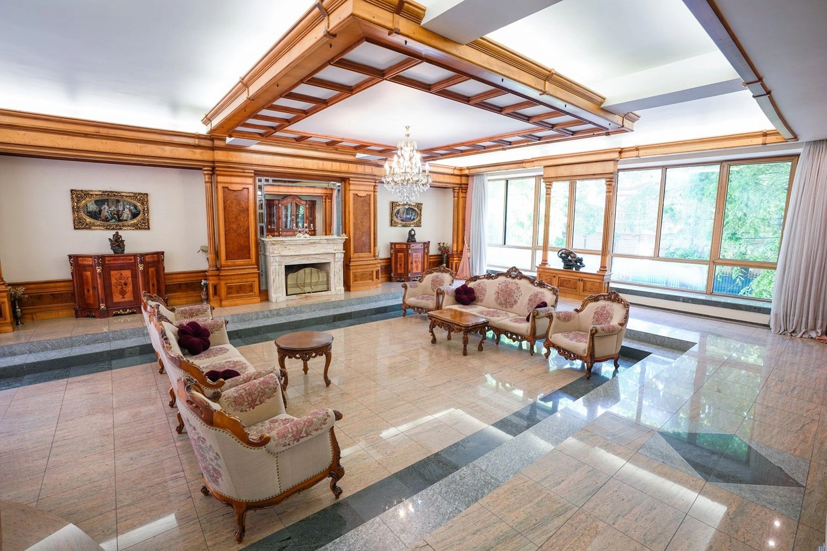 Beautiful house 1100 m2 in the center of Constanta