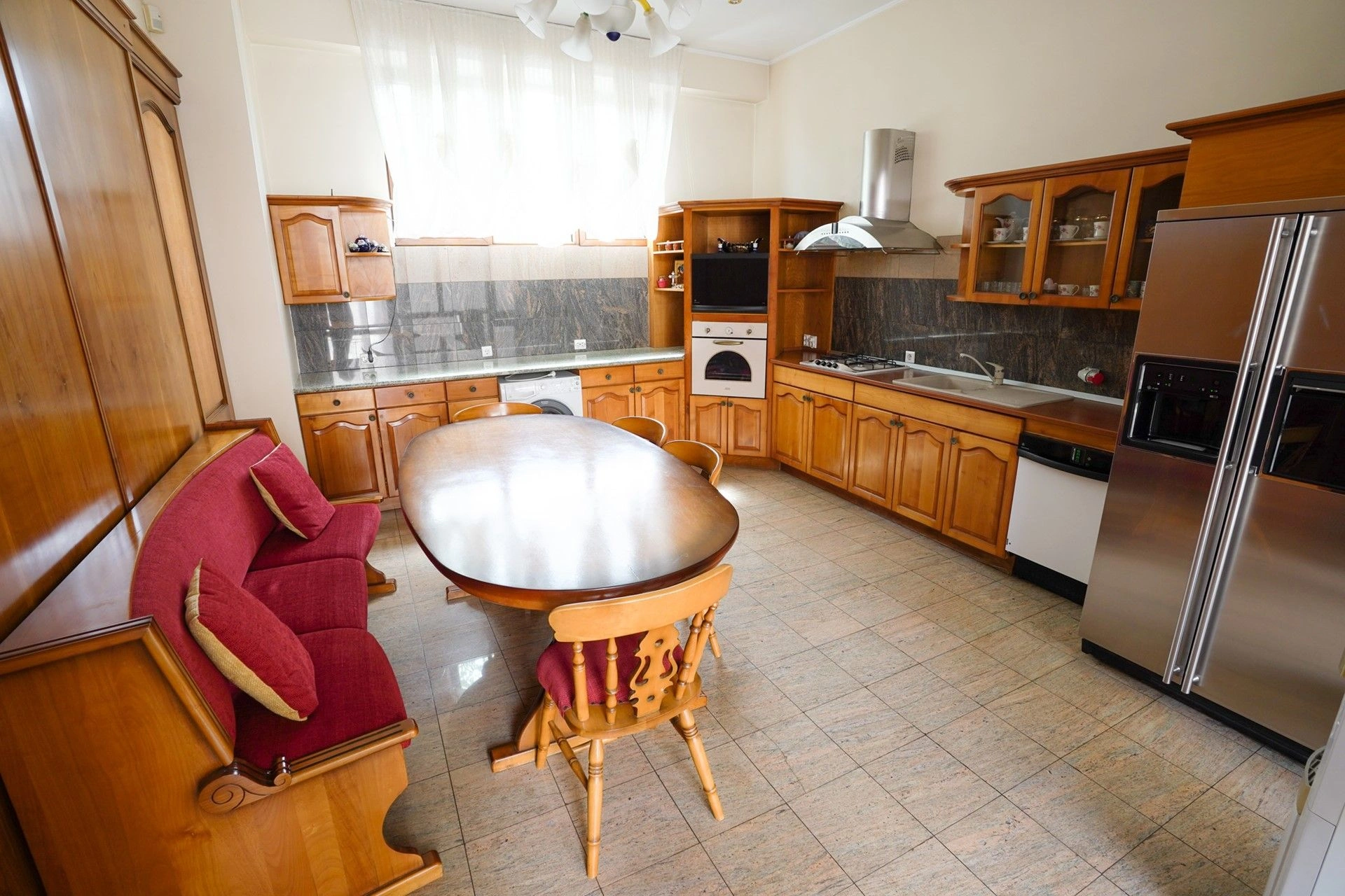 Beautiful house 1100 m2 in the center of Constanta