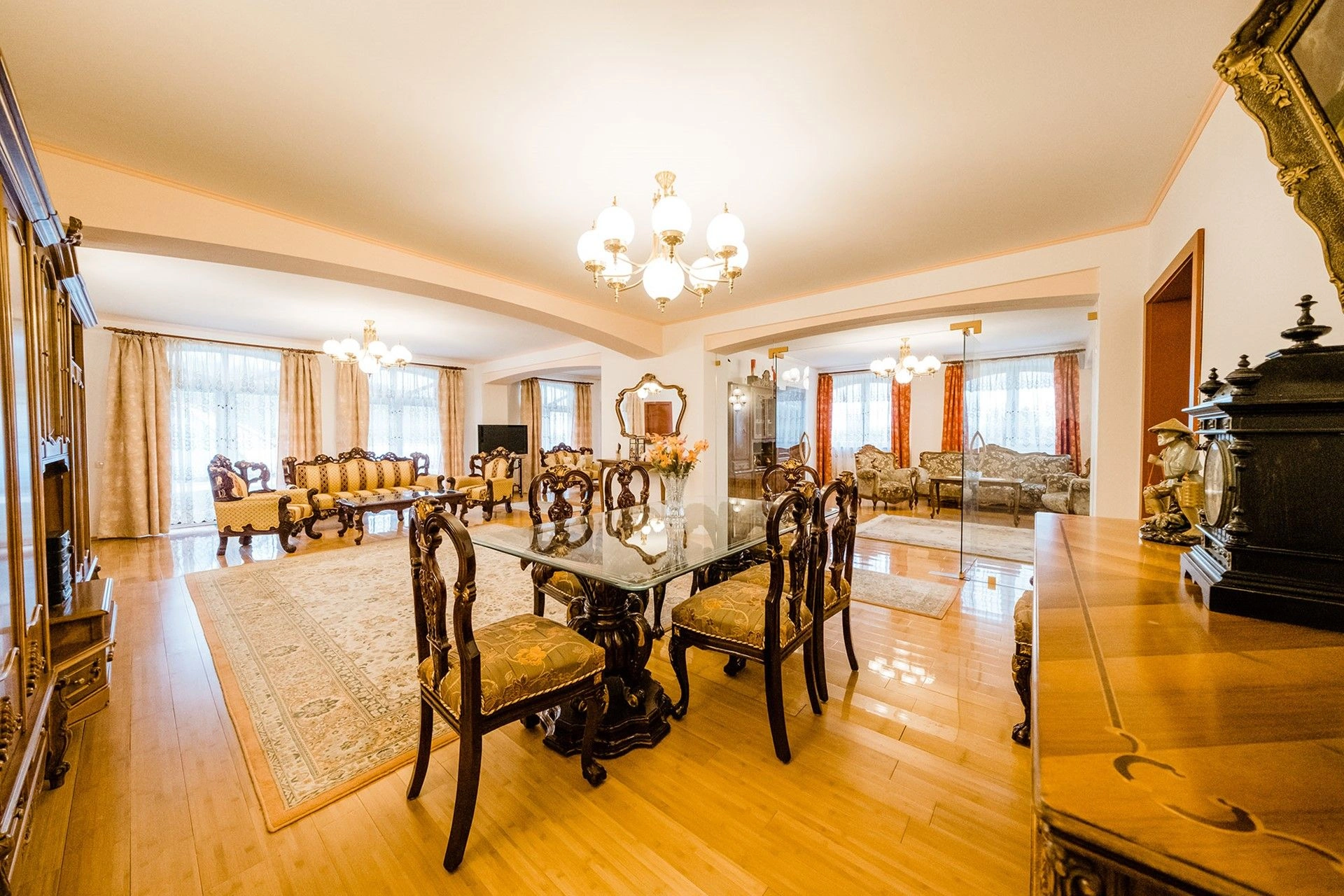 Spacious house 2127 m2 in one of the best areas of Brasov