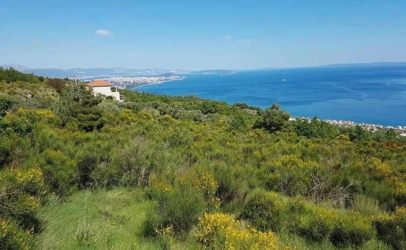 Urbanisiertes Grundstück in Podstrana, Kroatien